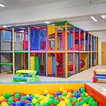 2b Niebieskie Z Basenem Krytym, Odkrytym, Sala Zabaw, Animacjami Poddąbie